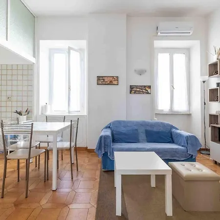 Elegant And Quiet Near The Colosseum * 로마