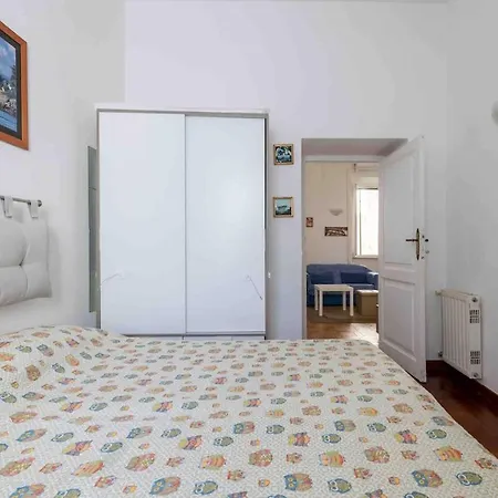 Elegant And Quiet Near The Colosseum *