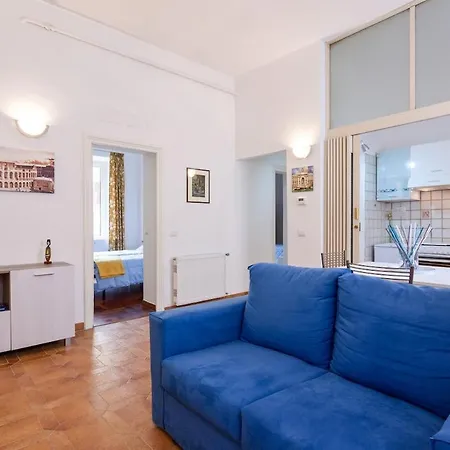 Elegant And Quiet Near The Colosseum * 로마