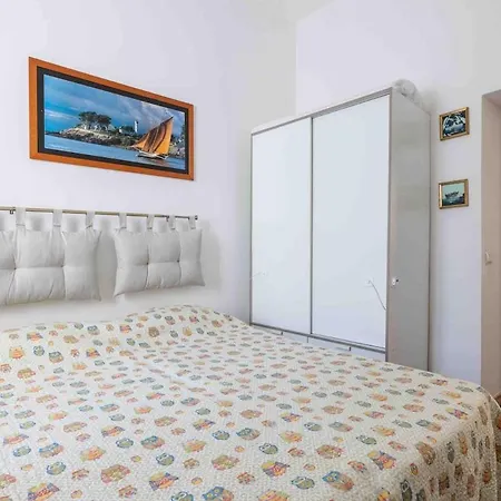 Elegant And Quiet Near The Colosseum *
